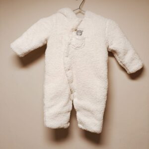 Macacão Branco Pelucía - Tam 12-18M