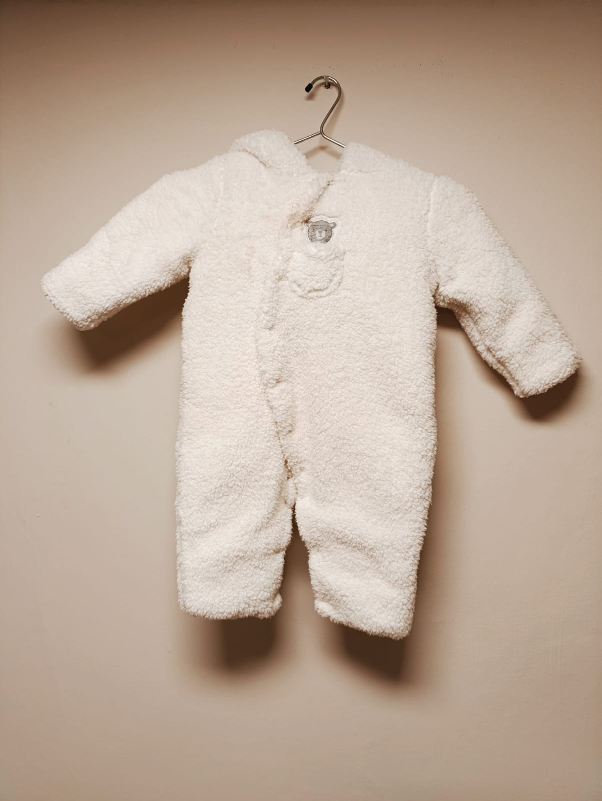 Macacão Branco Pelucía - Tam 12-18M